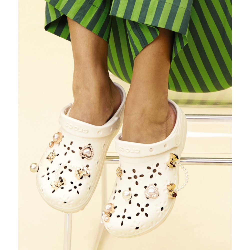 ☆送料無料☆ CROCS CLASSIC FLORAL CUT OUT CLOG ☆ Classic Floral Cut-Out Clog - Crocs