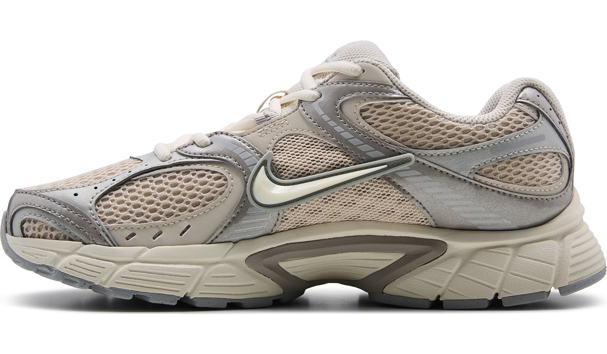 Nike Men's V5 RNR Sneaker | Famous Footwear