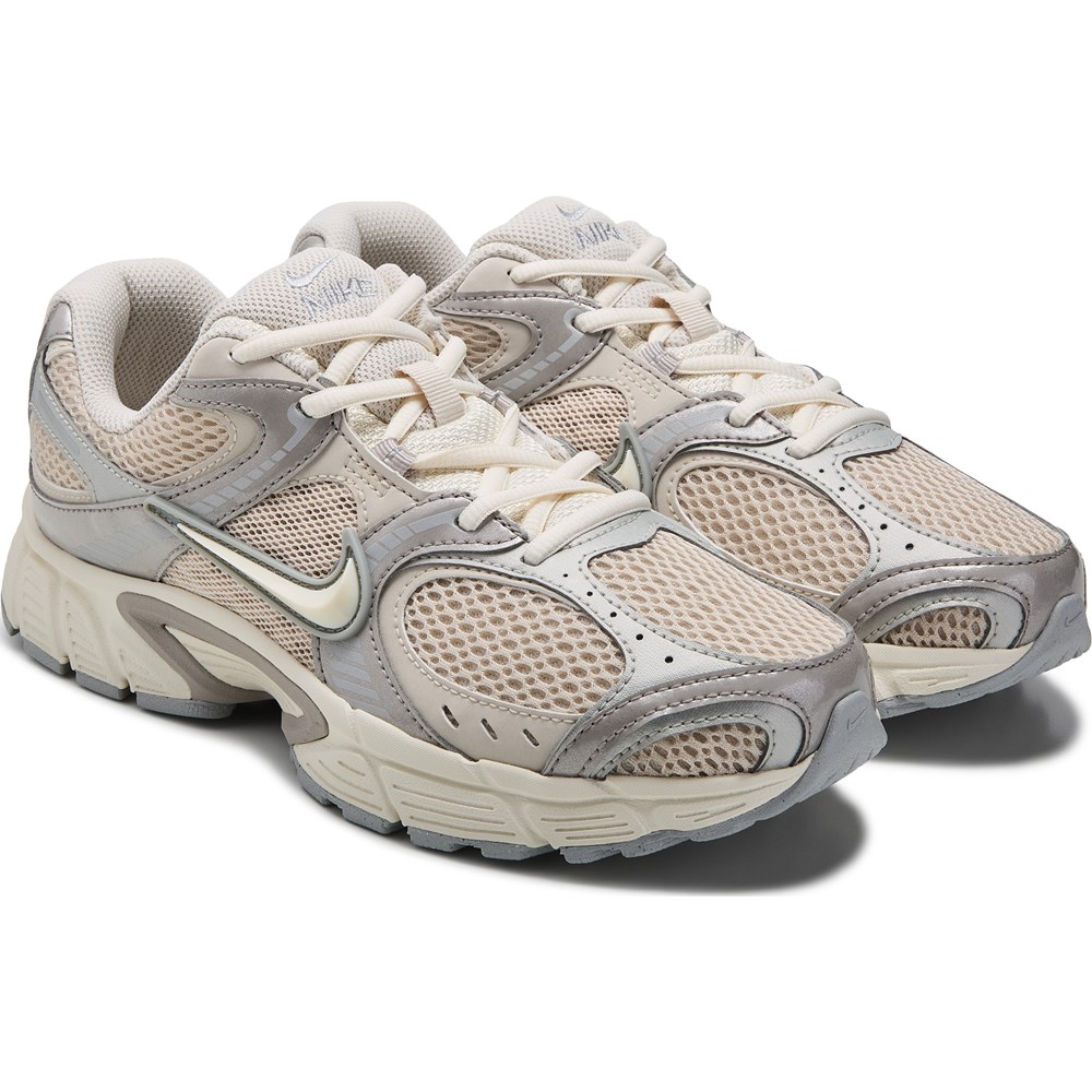 Nike Men's V5 RNR Sneaker | Famous Footwear