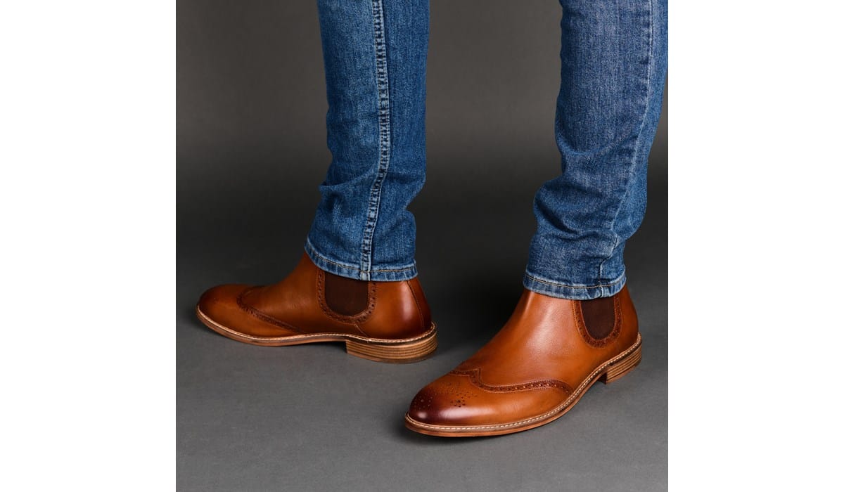 Vine Men's Watson Wing Tip Chelsea Boot 