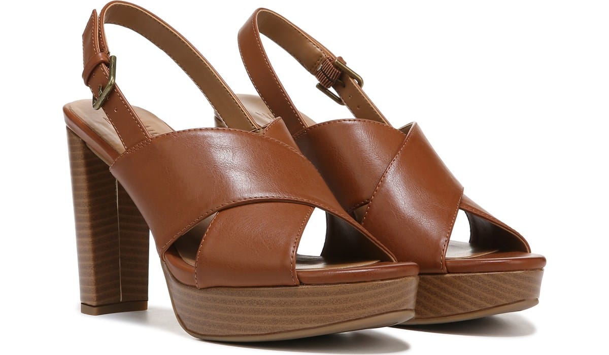 Naturalizer Women's Nylah Medium/Wide Dress Sandal | Famous Footwear
