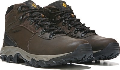 extra wide hiking boots mens