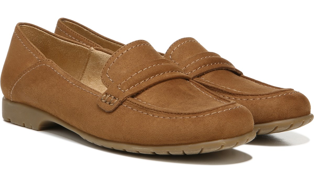 famous footwear naturalizer shoes