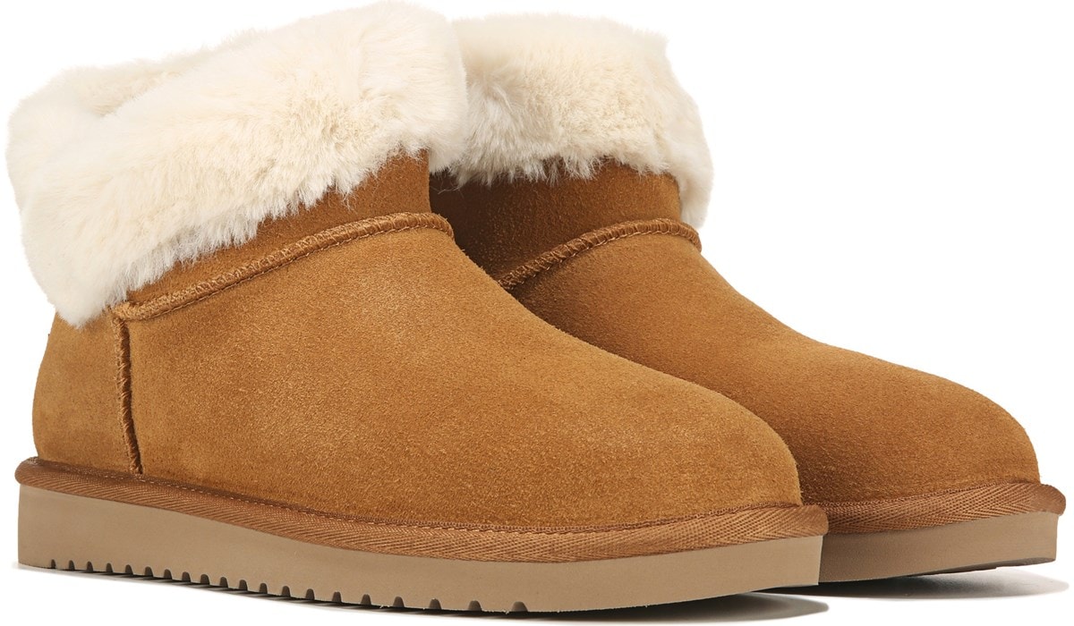 does famous footwear sell uggs