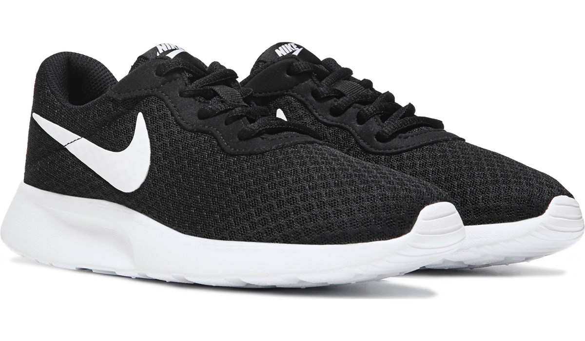 nike tanjun sneakers womens black