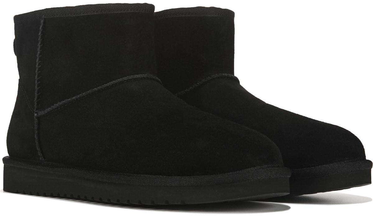 all black uggs
