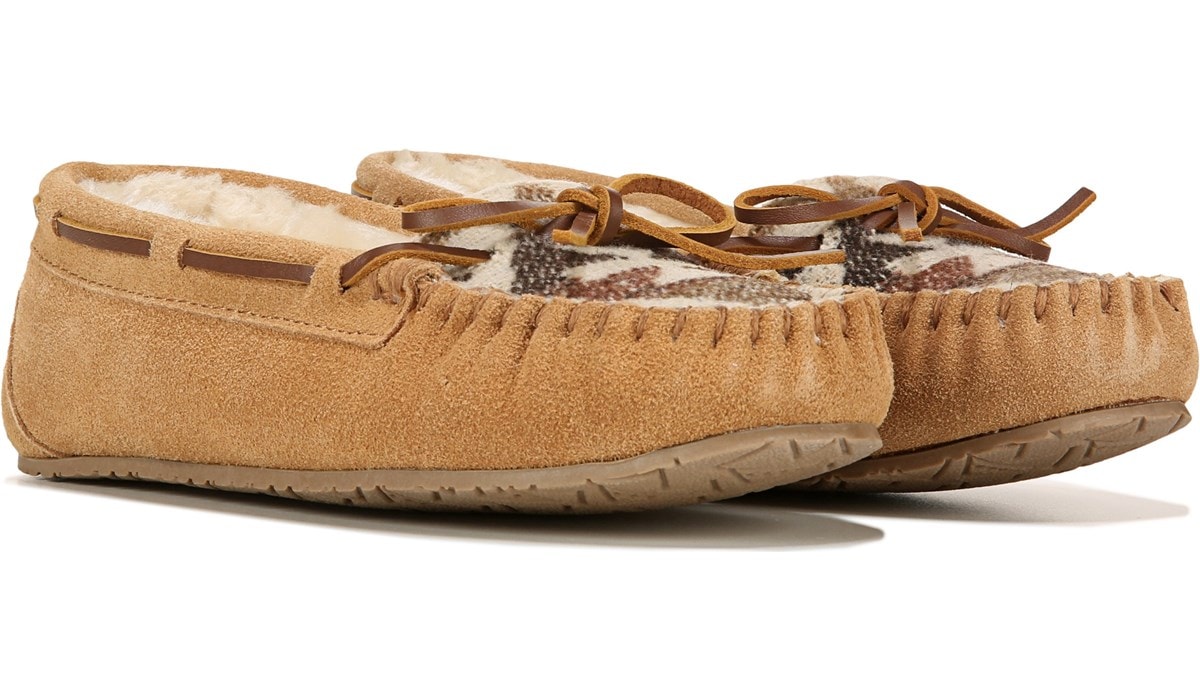 minnetonka moccasin sandals