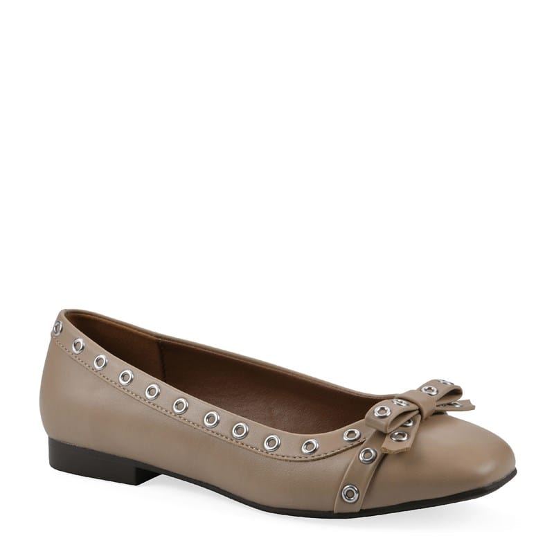 White Mountain Women's Bodhi Wide O-Ring Ballet Flat Shoes (Sand Smooth) - Size 8.0 W