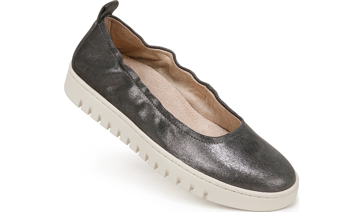 vionic famous footwear