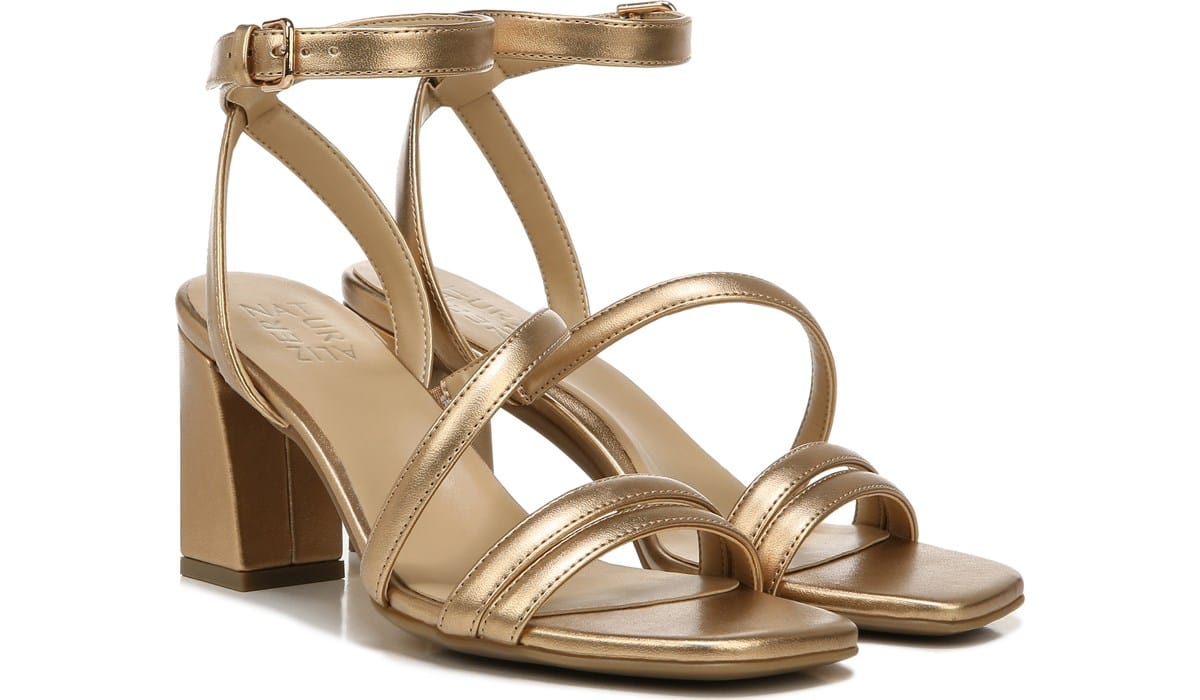 famous footwear naturalizer sandals