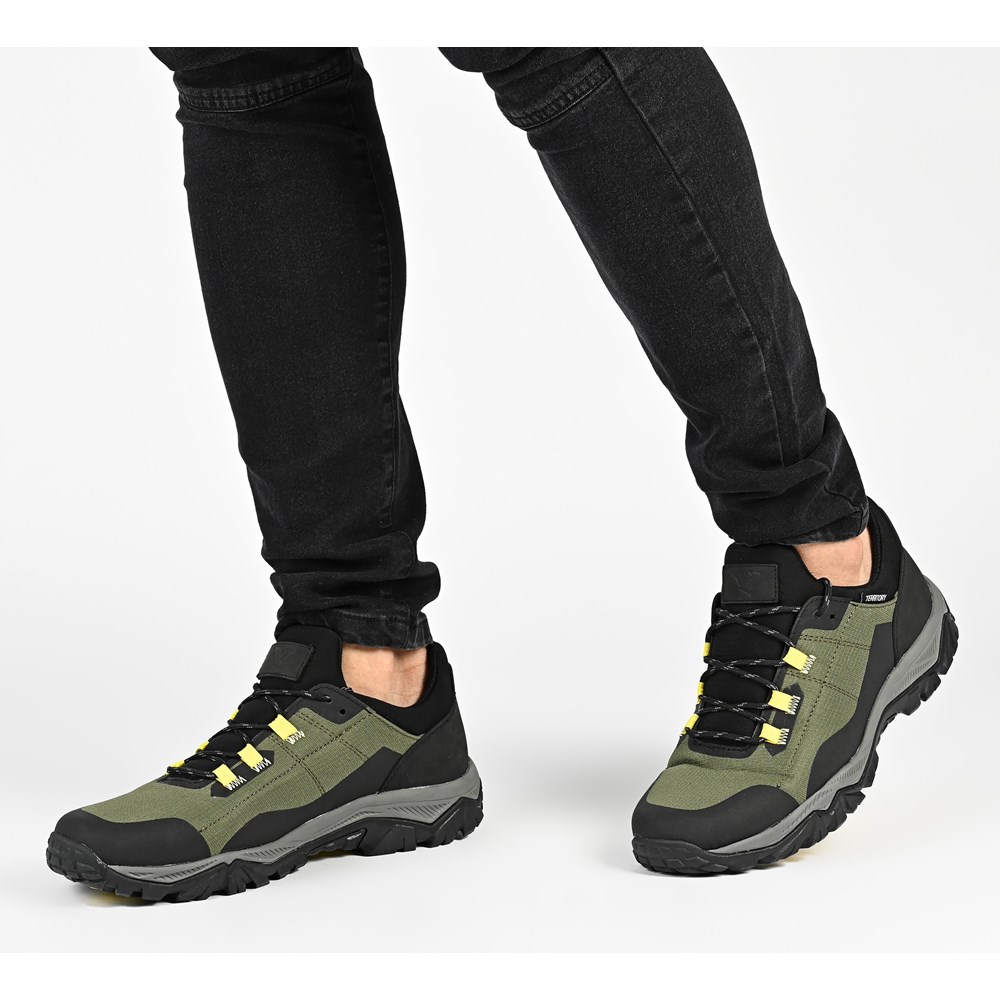 Casual trail shoes deals