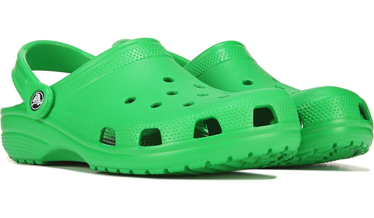 does famous footwear have crocs