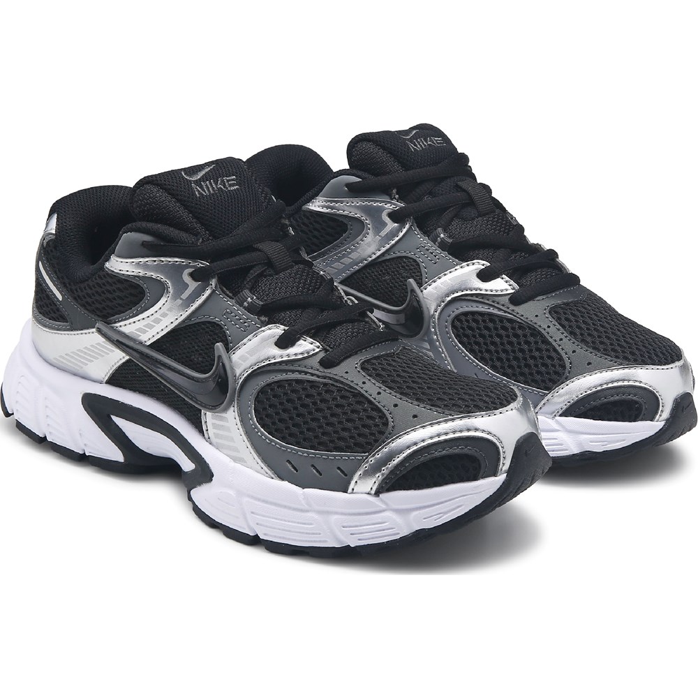 Nike Men's V5 RNR Sneaker | Famous Footwear