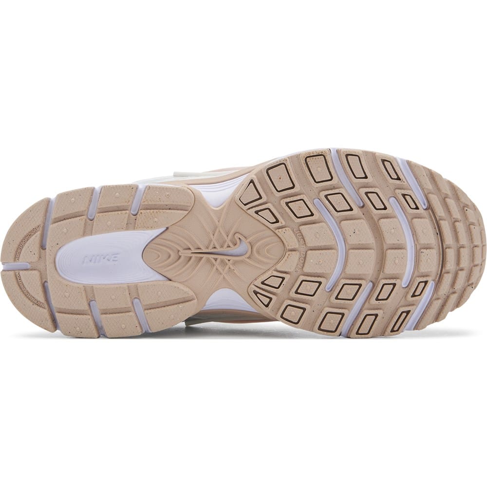 ＃woman　2022 5 Nike Women's V5 RNR Sneaker | Famous Footwear