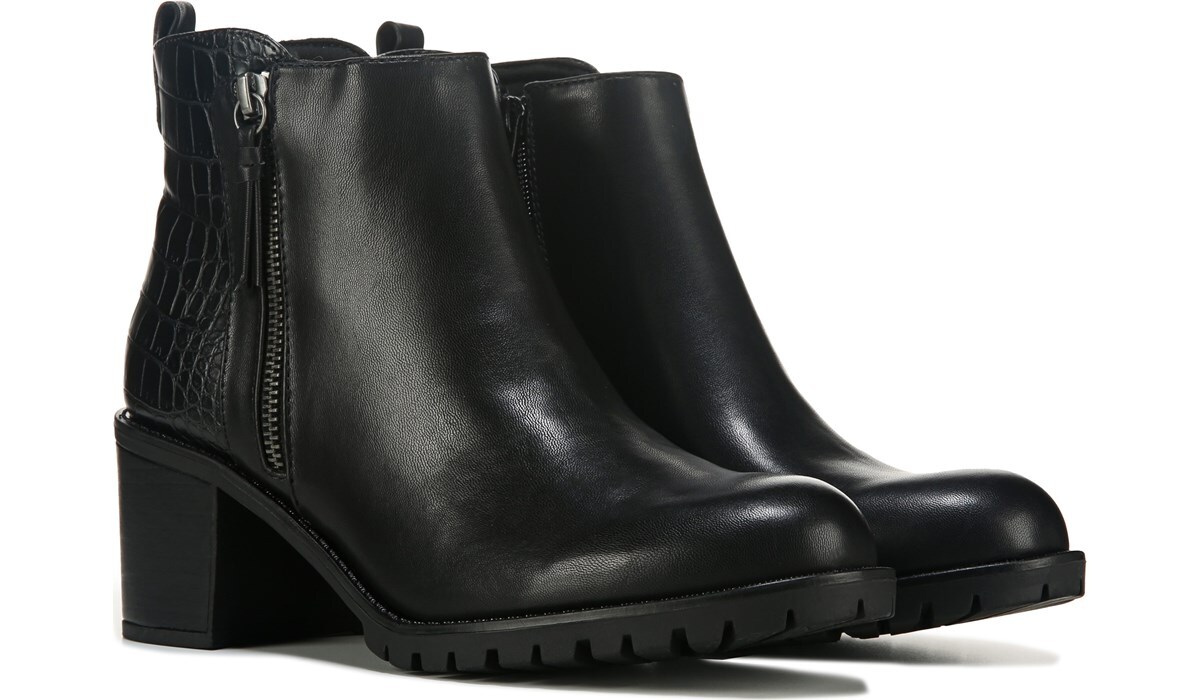 Famous footwear baretraps Clearance