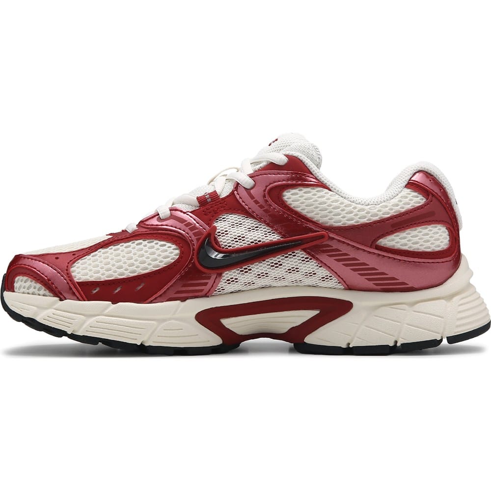 Nike Women's V5 RNR Sneaker | Famous Footwear