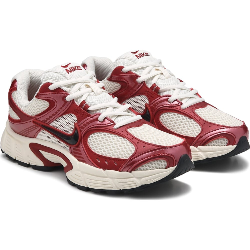 Nike Women's V5 RNR Sneaker | Famous Footwear