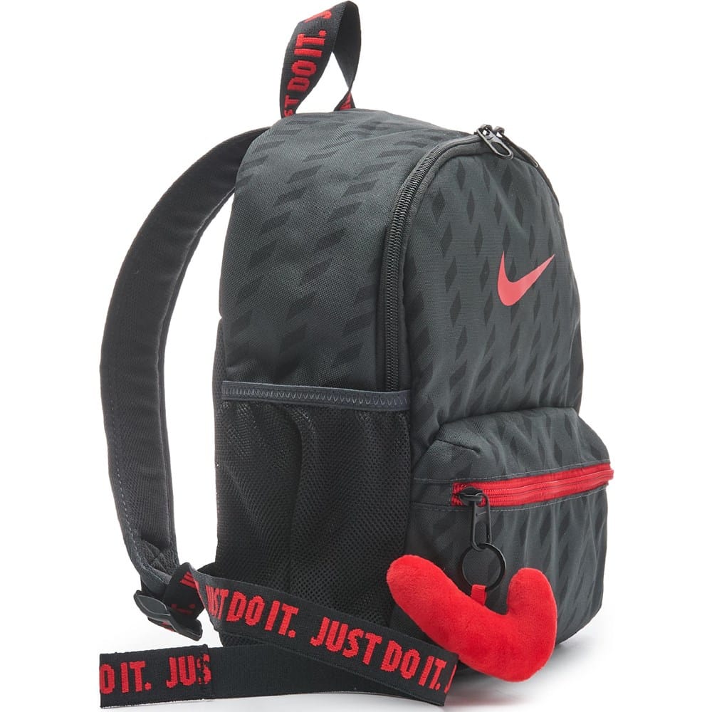 jcpenney nike backpacks Varsity Elite Backpack (32L) it delivers a distinctive look that easily stands out on the way to practice Nike JDI Backpack Kids' Mini