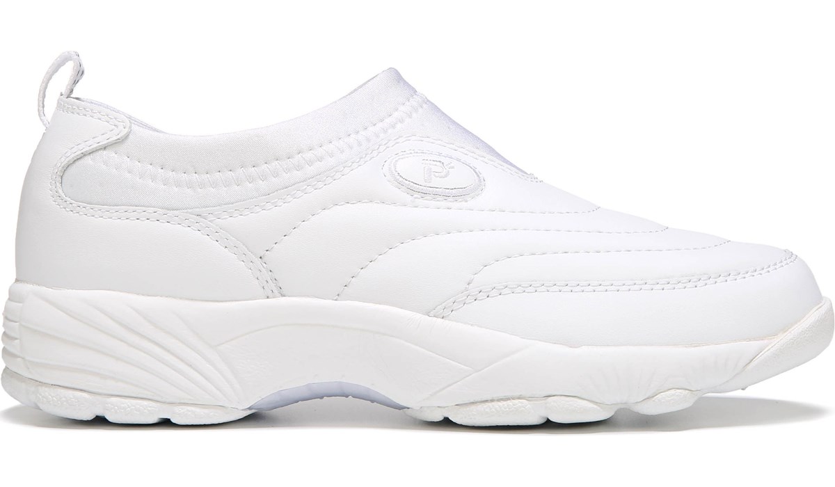 womens wide white shoes