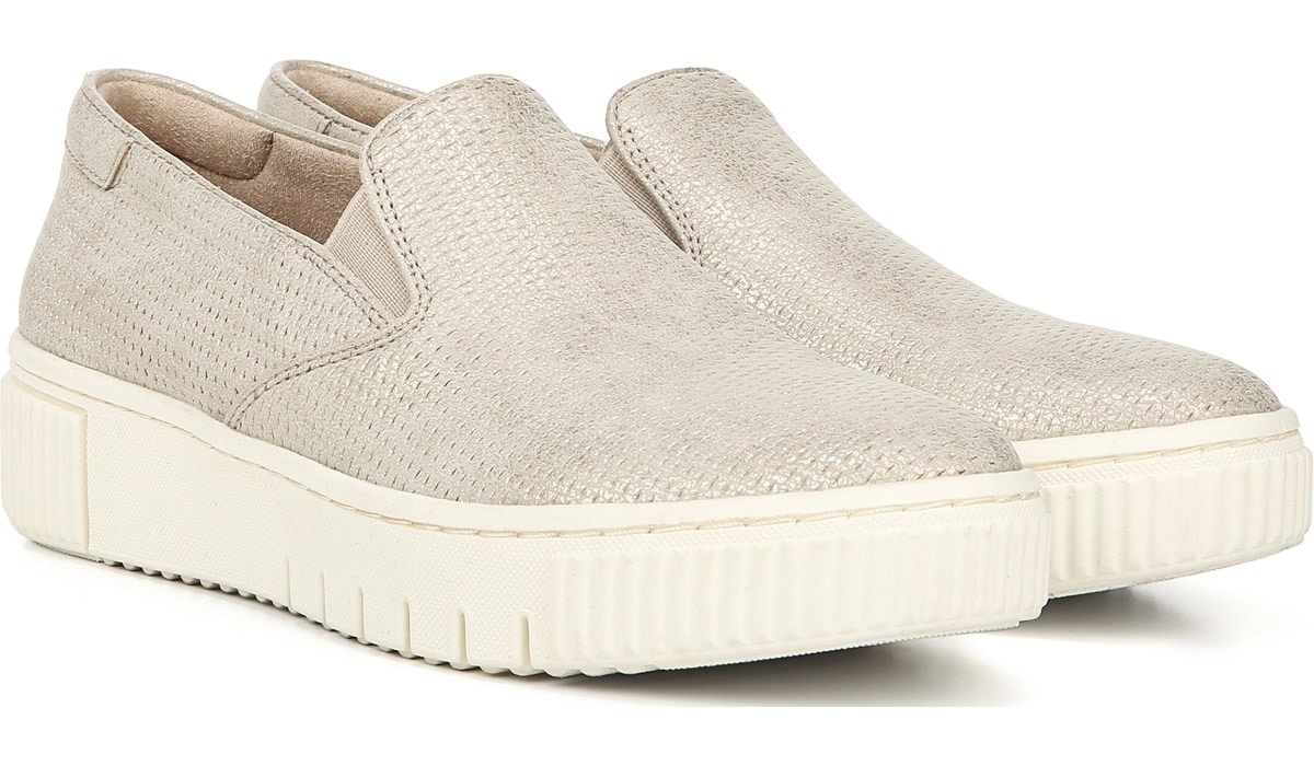 naturalizer athletic shoes
