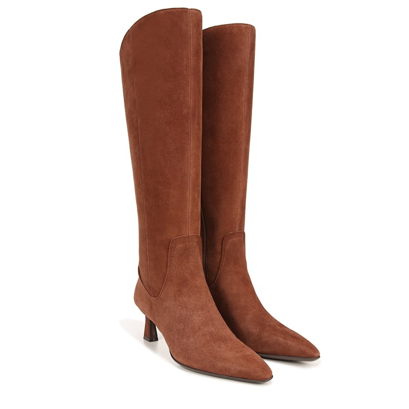 https://www.famousfootwear.com/blob/product-images/20000/82/12/4/82124_pair_feed800.jpg