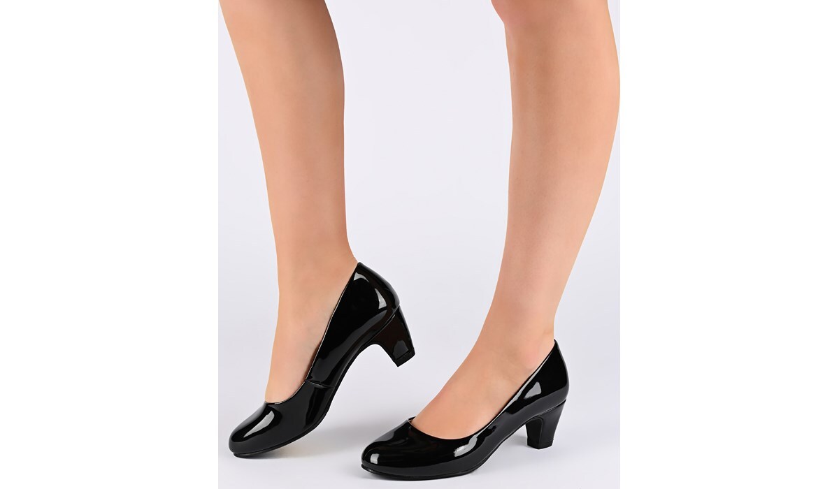 Journee Collection Women's Luu Wide Comfort Pump Famous Footwear