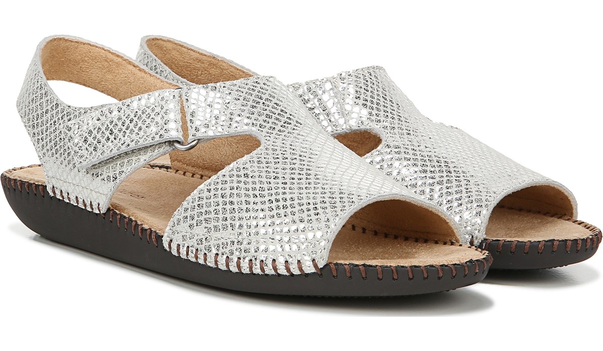 naturalizer flat sandals