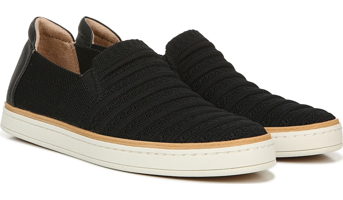naturalizer athletic shoes