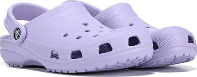 does famous footwear have crocs