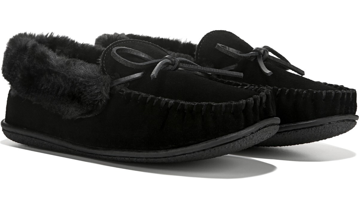 minnetonka famous footwear