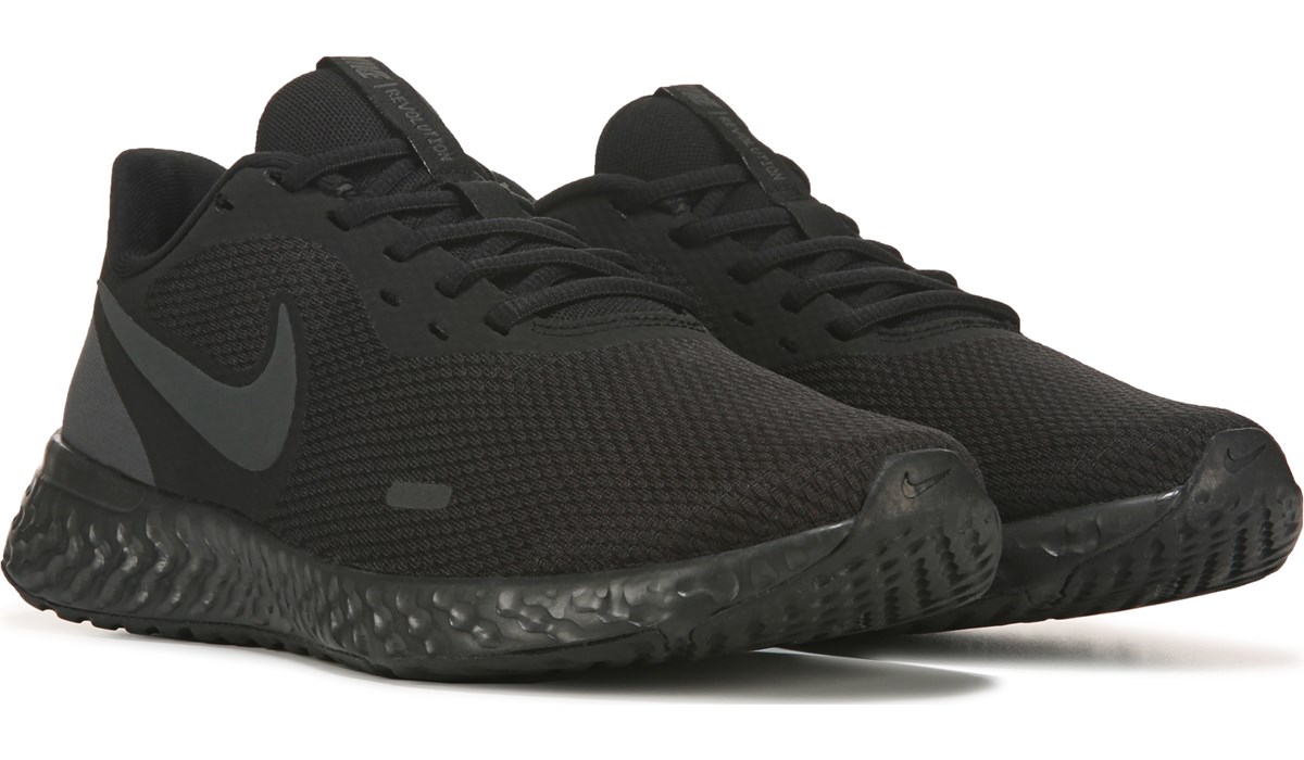 black nike training shoes