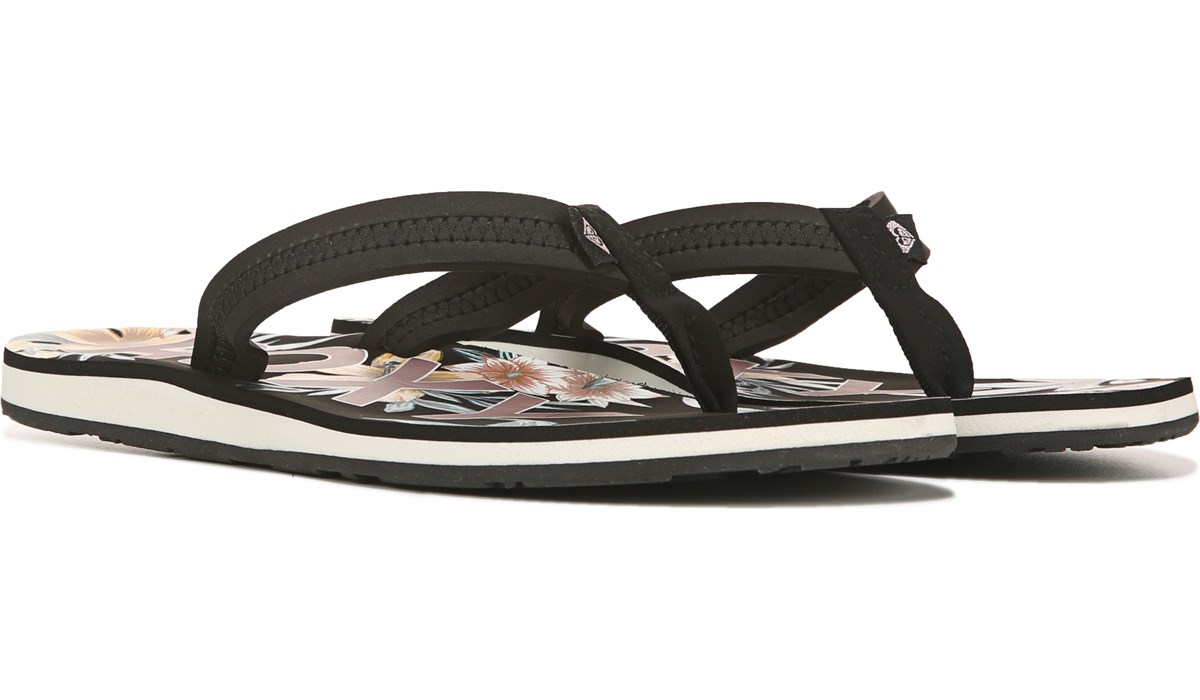 black strappy flip flops